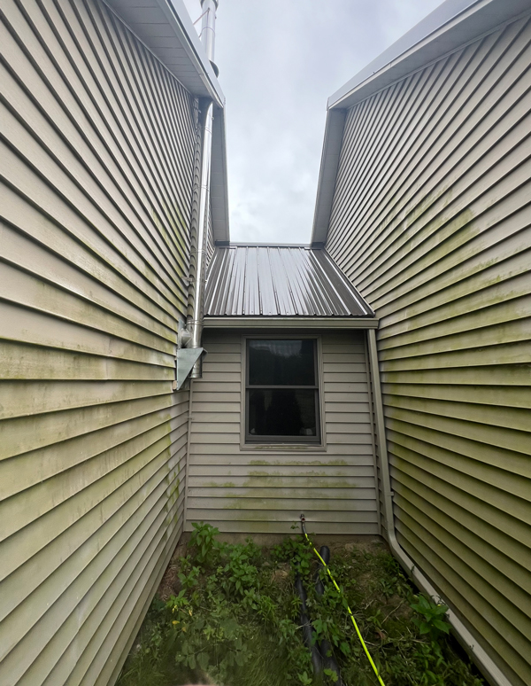 dirty house siding before power washing